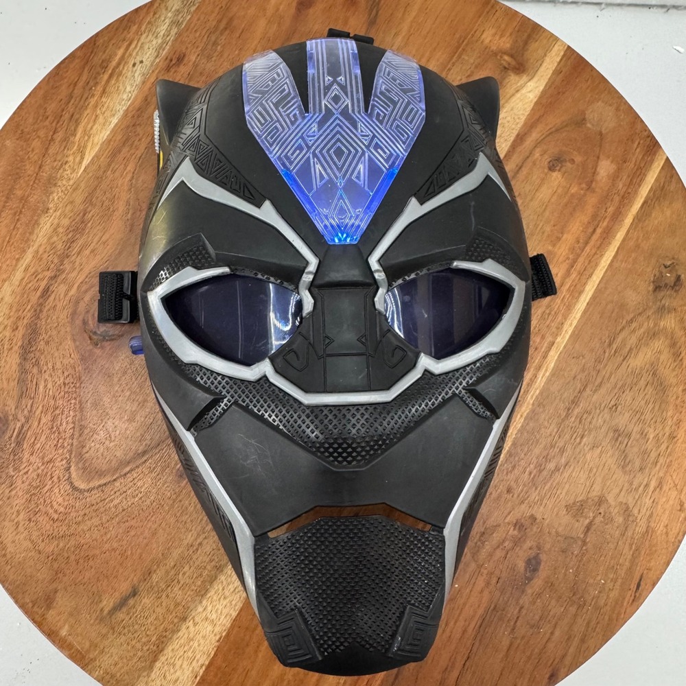 Marvel Black Panther Vibranium Power FX Mask Pulsating Light Effects Hasbro
